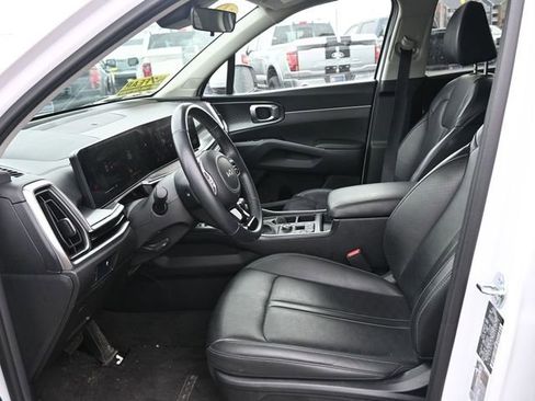 Used 2024 Kia Sorento S image 15