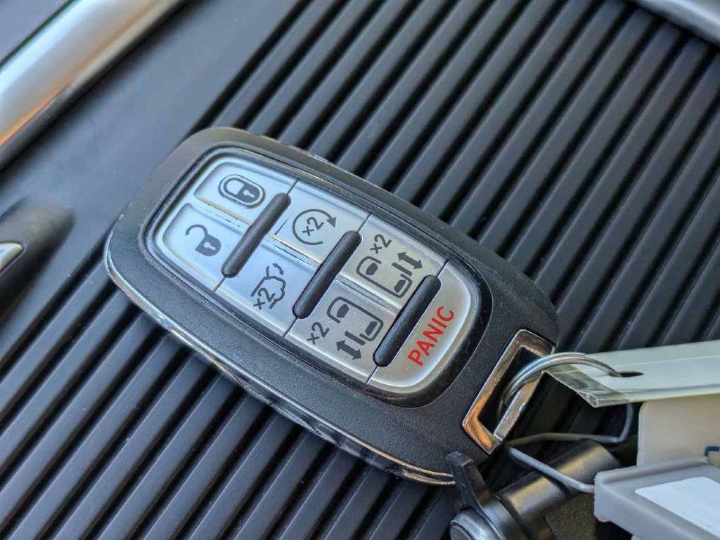 Used 2024 Chrysler Pacifica Touring-L FWD image 29