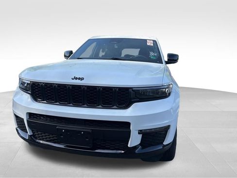 Used 2025 Jeep Grand Cherokee L Limited w/ Black Appearance Package image 5