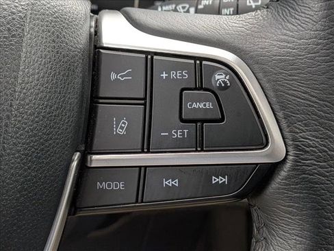 Used 2022 Toyota Sienna XLE w/ XLE Plus Package AWD/4WD image 16