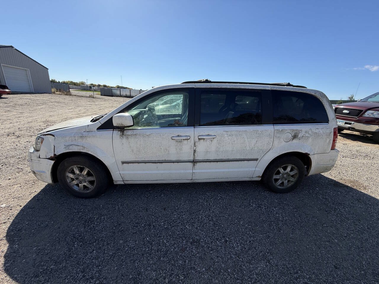 Used 2009 Chrysler Town & Country Touring FWD image 2