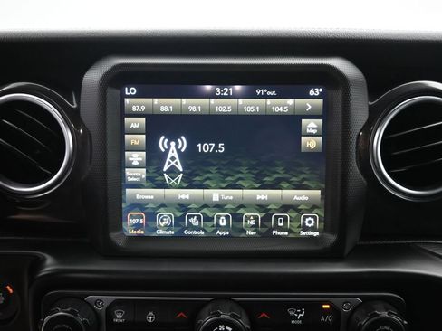 Used 2022 Jeep Wrangler Unlimited Sahara AWD/4WD image 13