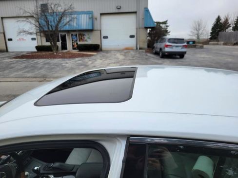 Used 2015 Lexus ES 300h w/ Navigation System Package image 40