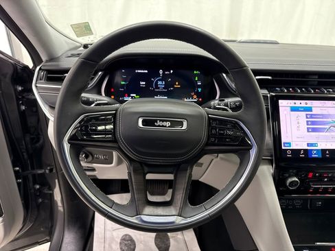 Used 2022 Jeep Grand Cherokee Overland w/ Luxury Tech Group IV image 24