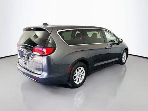 Used 2020 Chrysler Voyager LX image 7