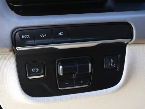 Used 2022 Cadillac Escalade Sport Platinum image 31