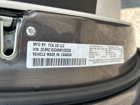 Used 2022 Chrysler Pacifica Limited image 23