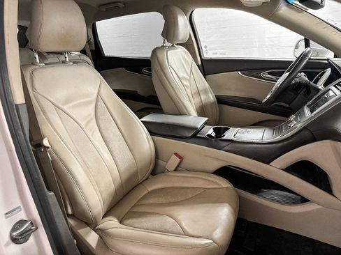 Used 2017 Lincoln MKX Select image 12