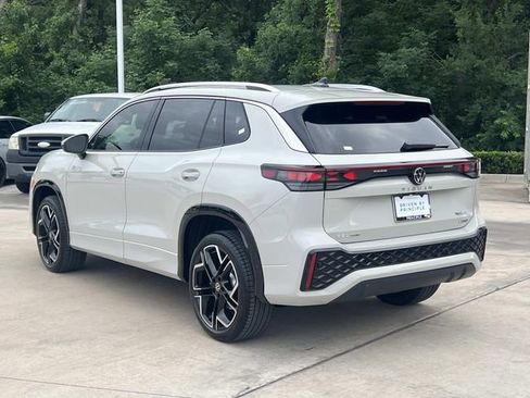 New 2026 Volkswagen Tiguan SEL R-Line AWD/4WD image 8