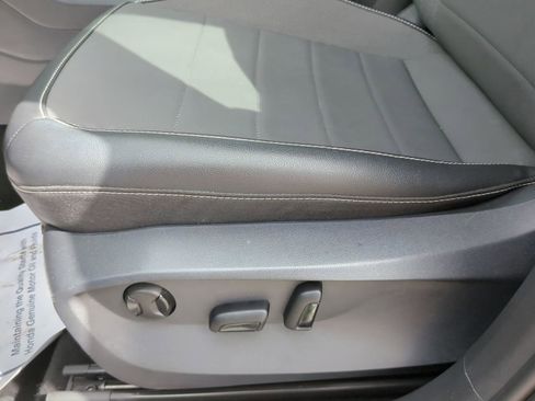 Used 2022 Volkswagen Taos SE FWD image 11