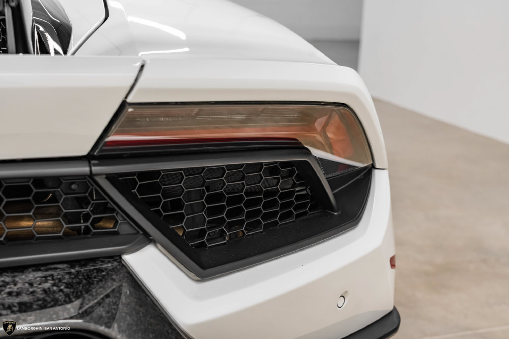 Used 2019 Lamborghini Huracan Performante AWD/4WD image 26