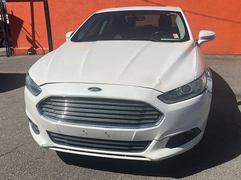 Used 2016 Ford Fusion SE w/ Equipment Group 202A image 2