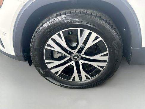 Used 2025 Mercedes-Benz GLB 250 w/ Exclusive Package image 31