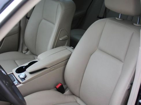Used 2011 Mercedes-Benz C 300 4MATIC Sedan image 30