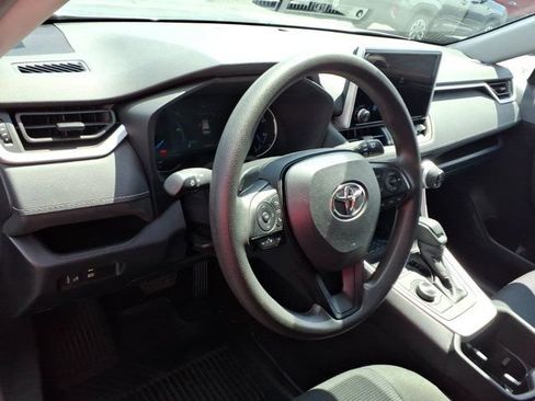 Used 2024 Toyota RAV4 LE AWD/4WD image 8