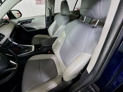 Used 2019 Toyota RAV4 Limited w/ Carpet Mat Package AWD/4WD image 25