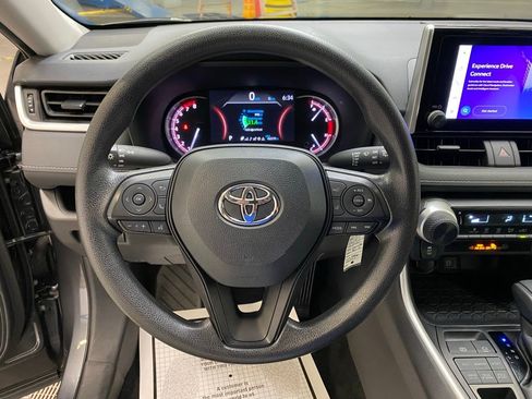 Used 2024 Toyota RAV4 LE AWD/4WD image 18