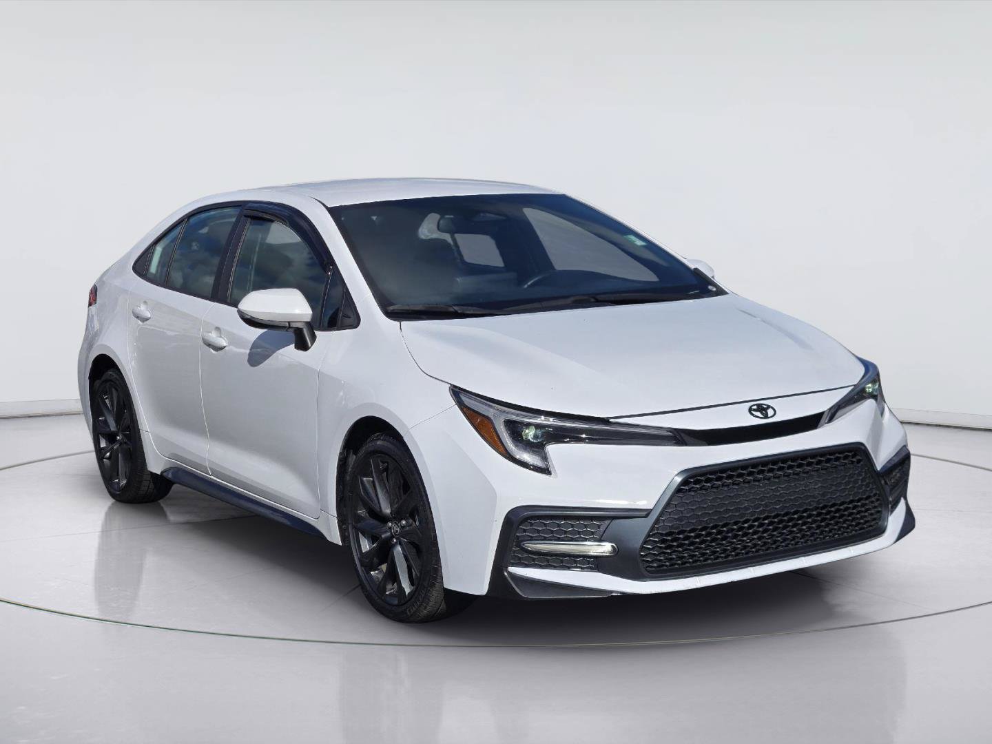 Used 2024 Toyota Corolla SE FWD image 3