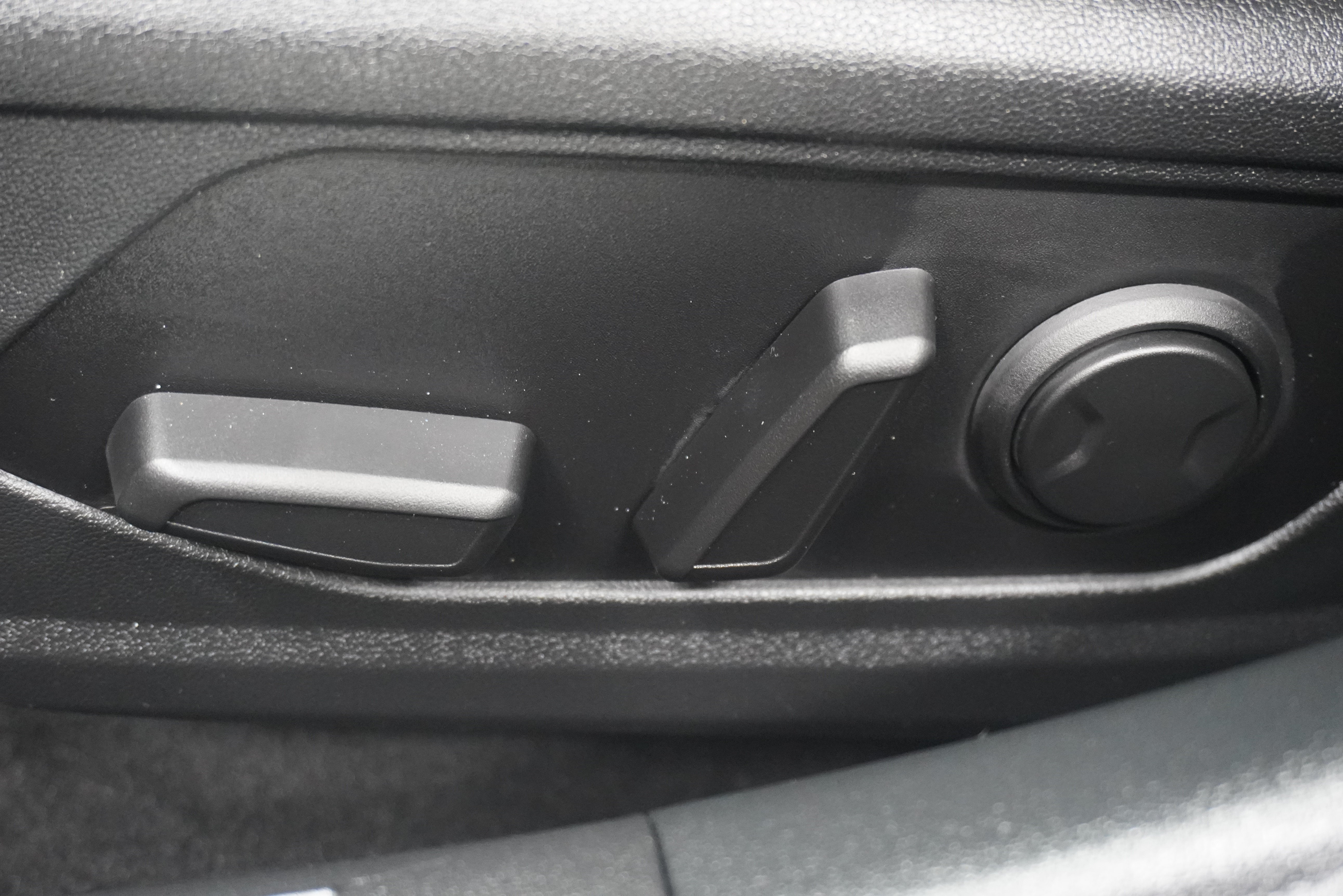 Used 2022 Hyundai Elantra SEL w/ Convenience + Premium Package FWD image 14