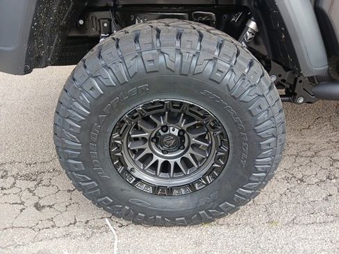 New 2025 Jeep Gladiator Sport image 13