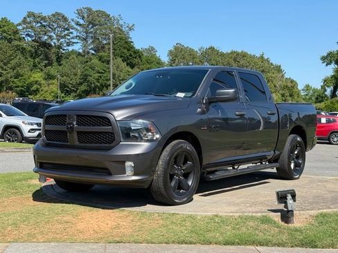 Used 2017 RAM 1500 Express w/ Express Value Package RWD image 3