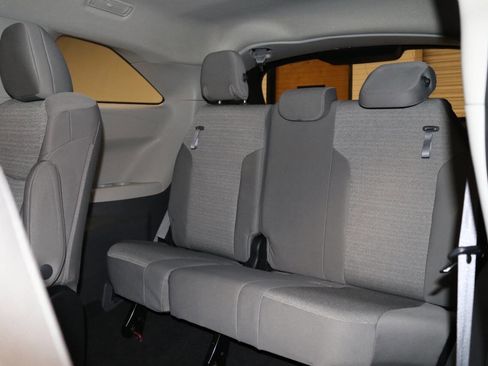 Used 2022 Toyota Sienna LE FWD image 15