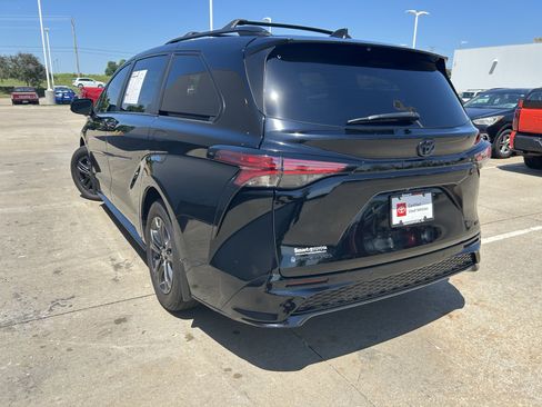 Certified 2025 Toyota Sienna XSE w/ XSE Premium Package AWD/4WD image 4