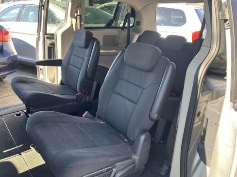 Used 2010 Dodge Grand Caravan SE image 27