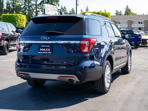 Used 2017 Ford Explorer XLT FWD image 9