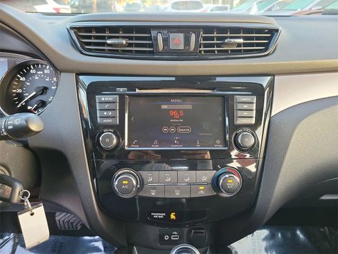 Certified 2021 Nissan Rogue Sport S image 18