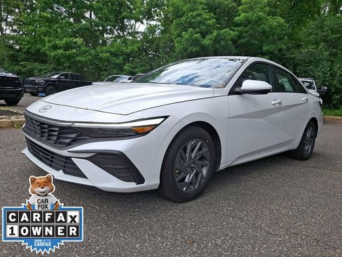Used 2024 Hyundai Elantra SEL FWD image 3