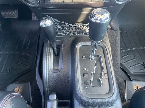 Used 2012 Jeep Wrangler Unlimited Sahara image 13