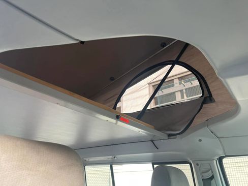 Used 2002 Volkswagen Eurovan MV image 17