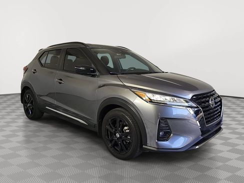 Used 2021 Nissan Kicks SR FWD image 2