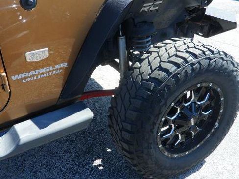 Used 2011 Jeep Wrangler Unlimited 70th Anniversary w/ Dual Top Group image 9