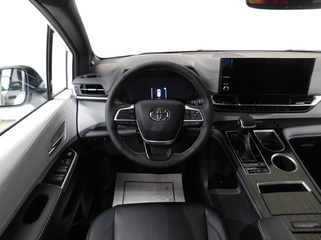 Used 2026 Toyota Sienna XSE AWD/4WD image 30