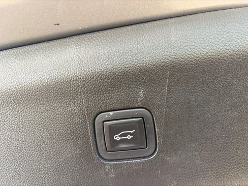 Used 2018 Buick Enclave Avenir w/ Avenir Technology Package AWD/4WD image 37