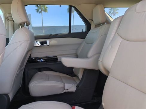 Certified 2023 Ford Explorer Platinum w/ Technology Package image 14