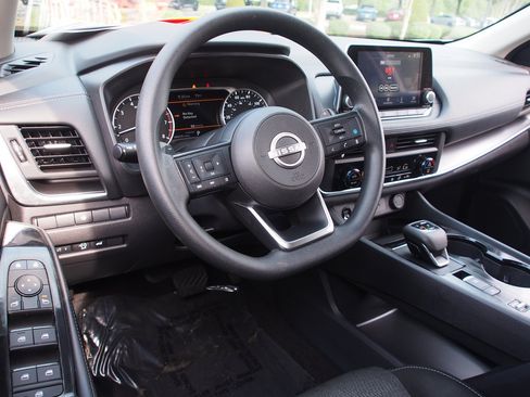 Used 2024 Nissan Rogue SV FWD image 15