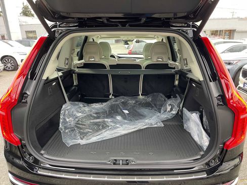 Used 2023 Volvo XC90 B6 Plus w/ Protection Package Premier image 13