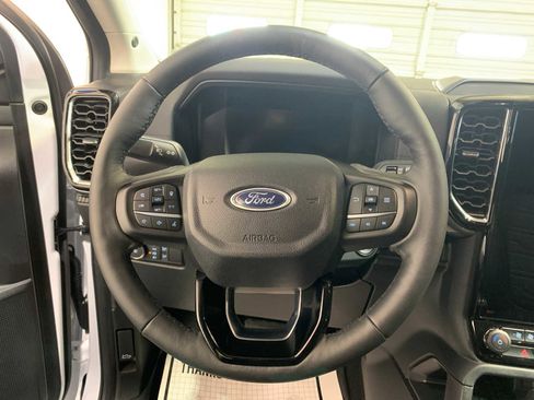 Used 2025 Ford Ranger Lariat w/ FX4 Off-Road Package image 8