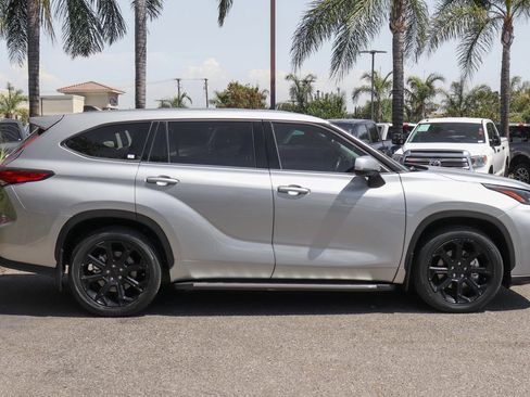 Used 2022 Toyota Highlander LE image 12