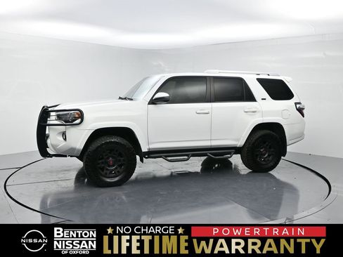 Used 2018 Toyota 4Runner SR5 image 1