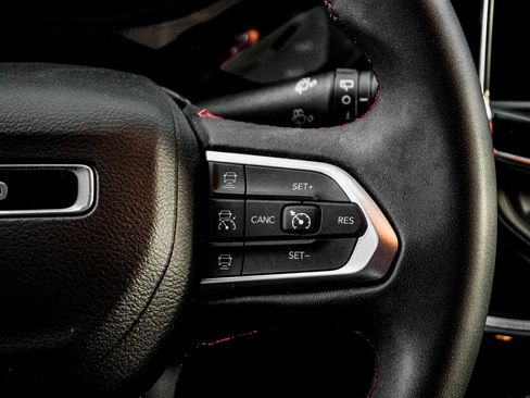 Used 2024 Jeep Compass Trailhawk image 23