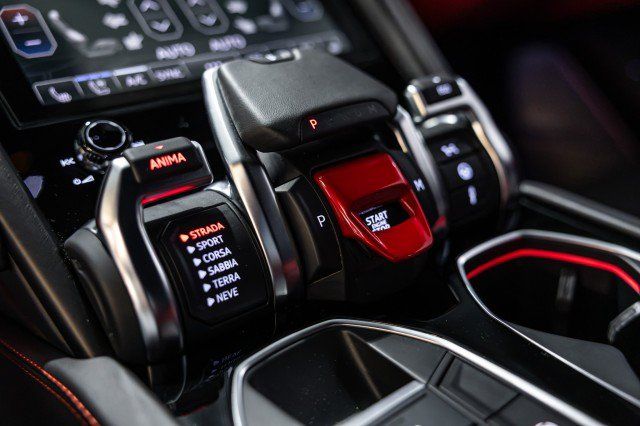 Used 2022 Lamborghini Urus AWD/4WD image 17