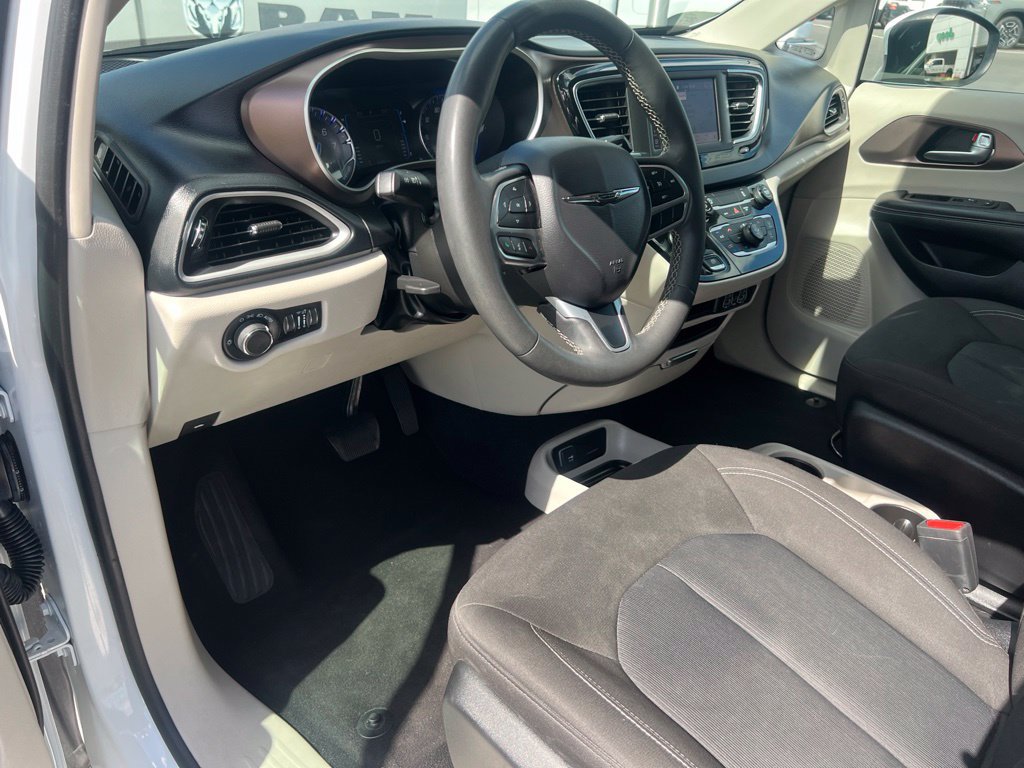 Used 2023 Chrysler Voyager LX FWD image 19