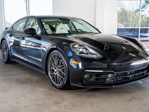 Used 2023 Porsche Panamera Platinum Edition image 4