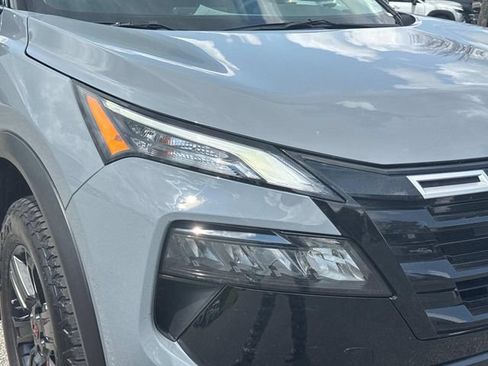 Used 2025 Nissan Rogue SV AWD/4WD image 11