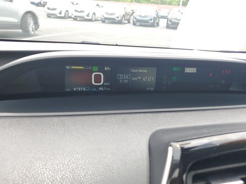 Used 2019 Toyota Prius XLE AWD/4WD image 22