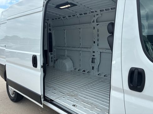 Used 2025 RAM ProMaster 3500 w/ Convenience Group FWD image 16
